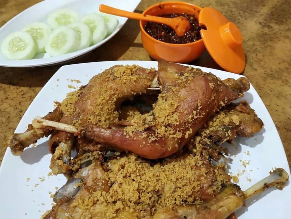 Ayam Goreng Legendaris di Solo Ternyata Gunakan Minyak Babi, Publik Kaget